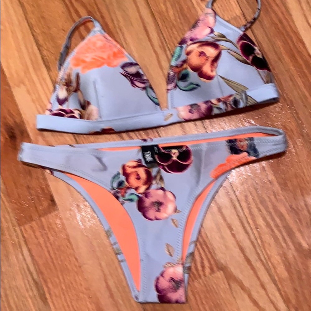 TRIANGL 2pc.
